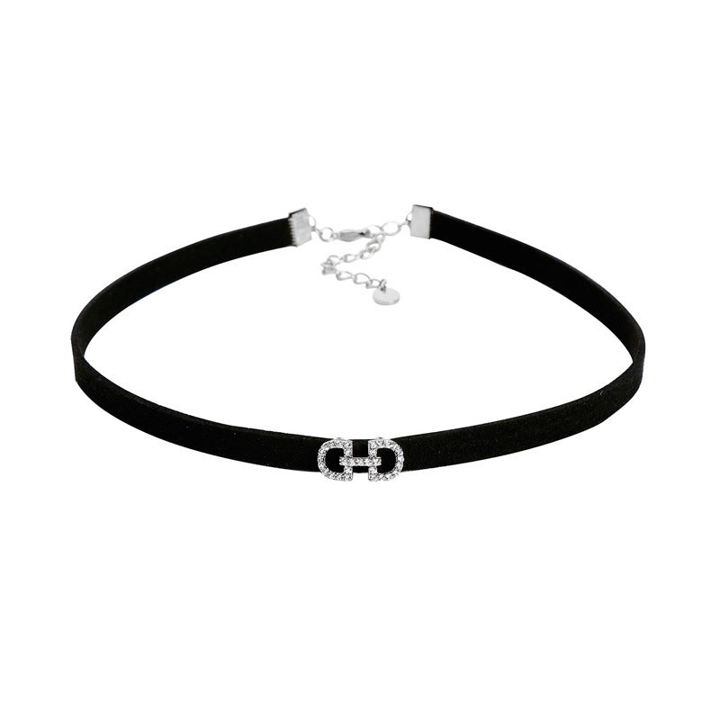 Fashionable Velvet Choker for Trendy Individuals - close-up