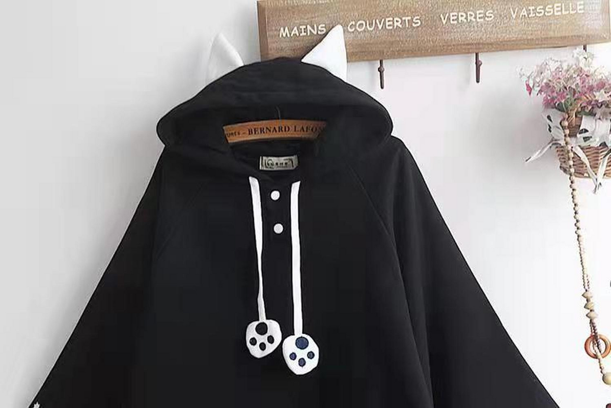 Lolita Harajuku Hooded Cape and Batwing Sweater - close-up