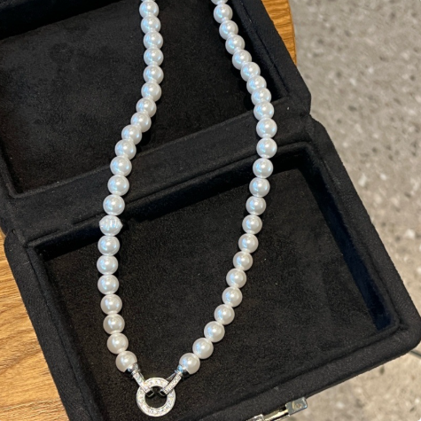 Pearl Clasp Choker - detail view