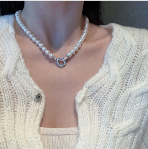 Pearl Clasp Choker - close-up