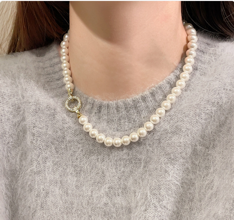 Pearl Clasp Choker - scale view
