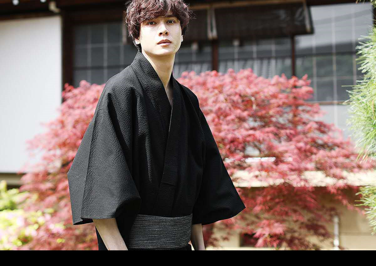 Traditional Japanese Men's Yukata Kimono - scale view